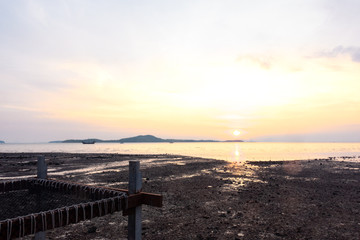 Obraz premium sun set on loh lanta at beach old town