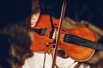 girl with violin