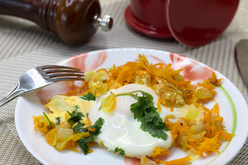 Breakfast of scrambled eggs, vegetables, cheese and parsley