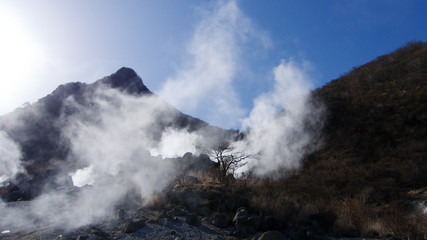 温泉の山