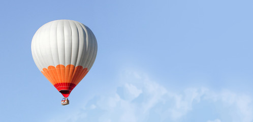 Fototapeta na wymiar Flight of the balloon in the sky.