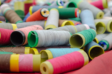 Multicolor sewing threads