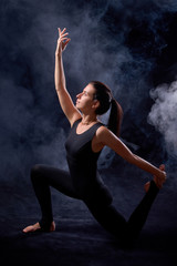 Obraz na płótnie Canvas young woman doing yoga
