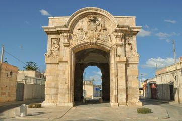 Fototapeta na wymiar Barletta (Bari) - Porta Marina