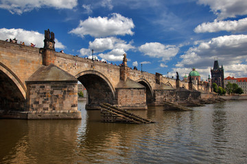 Fototapeta na wymiar Die Karlsbrücke in Prag (Karlův most)