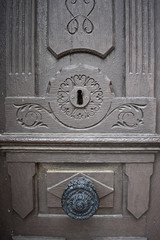 Puerta antigua de iglesia, cerradura 