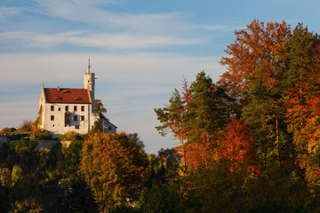 Burg Gößweinstein im Herbst am Tag