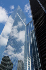 Obraz na płótnie Canvas Glass skyscrapers seen from the streets of Manhattan