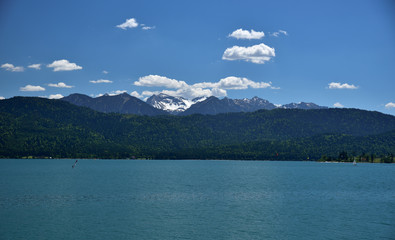 Der Walchensee mit dem Karwendel Gebirge