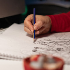 Naklejka premium Woman hand drawing on paper