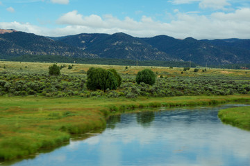 Fototapeta na wymiar river flowing in Utah landscape