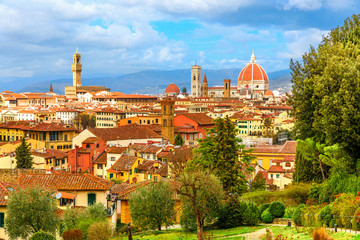 Obraz premium Beautiful cityscape skyline of Florence with cathedral and torre di Arnolfo , Tuscany, Italy