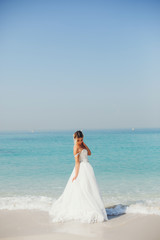 Fototapeta na wymiar bride near the sea