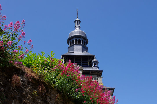 Le clocher de l'&eacute;glise de Moncontour