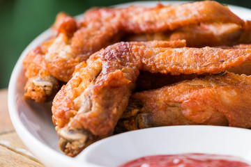 brown skin deep fried chicken wings.