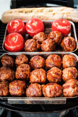 BBQ Fleischbällchen mit Grilltomate