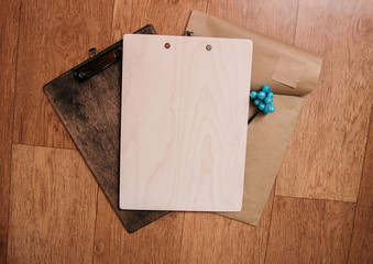 wooden dokument holder. black and white wood. tablet leading