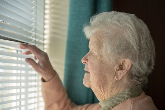 Mature Indian Window Spy