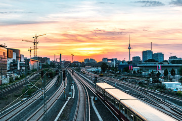 Fototapeta na wymiar Berlin Sonnenuntergang mit Fernsehturm