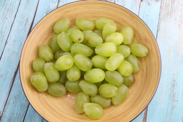 Grains de raisins blanc dans un bol