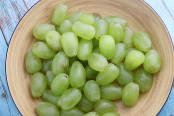 Grains de raisins blanc dans un bol