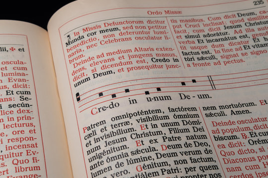 Liturgical Book Gregorian Chant in Latin - Credo