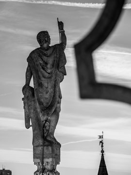 statue milan duomo