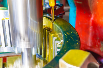 Cutting the teeth with a cutter and gear for gear on the inner surface, with oil cooling.