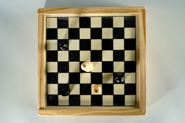 Schach, Chess, Spiel, Dame, König, Strategie, Schwarz, Weiß, Holz, Hintergrund, Feld, von oben 