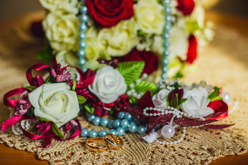 Obraz na płótnie Canvas wedding bridal bouquet wedding rings flowers