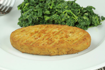 steak de saumon et épinards