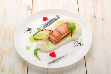 salmon steak with mashed potatoes with vegetables