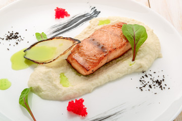 salmon steak with mashed potatoes with vegetables