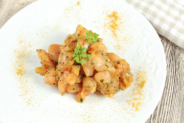 morceaux de poulet cru