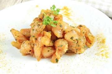 morceaux de poulet cru