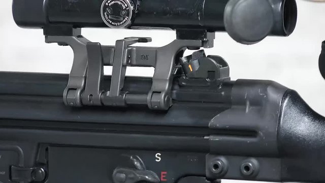 Soldier firing HK G3 assault rifle &ndash; Detail Telescope