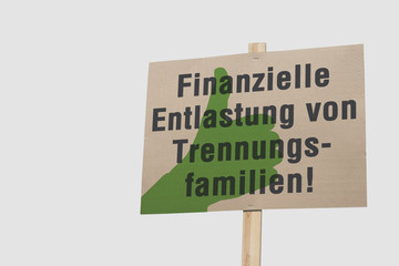 Daumen hoch für eine Politik, die für eine finanzielle Entlastung von Trennungsfamilien sorgt!