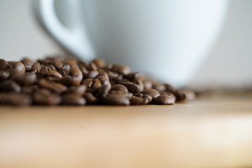 Kaffeetasse mit Kaffeebohnen