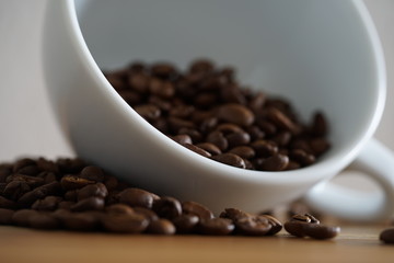 Kaffeetasse mit Kaffeebohnen