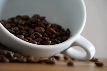 Kaffeetasse mit Kaffeebohnen