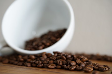 Kaffeetasse mit Kaffeebohnen