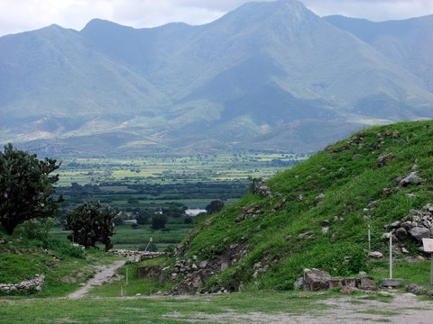 Una vista del valle de Oaxaca, M&eacute;xico, desde Yagul