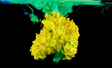 Naklejka premium Saturated yellow and green ink