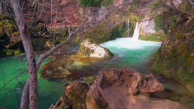 Nacimiento del rio Urederra