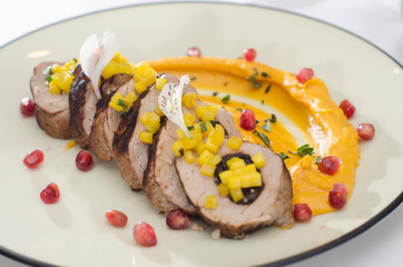 pork sirloin with mangoes sauce