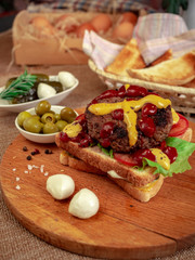 Hot sandwich with beef cutlet, pickles, mozzarella