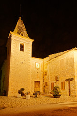 Fototapeta premium angestrahlte Kirche von Moscari bei Nacht, Moscari, Mallorca, Spanien