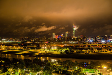 Fototapeta na wymiar 台北夜景