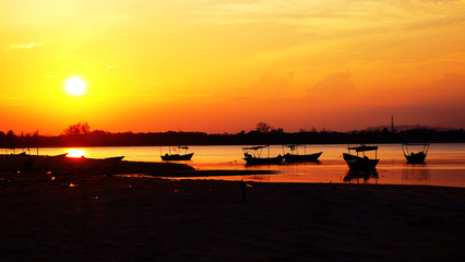 Naklejka premium Sunset at the beach