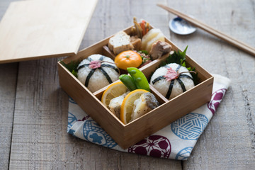 春の行楽おむすび弁当